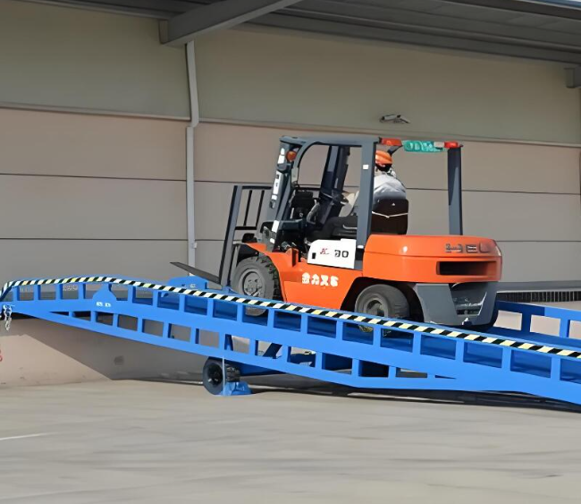 天水移动式卸货平台（叉车用）